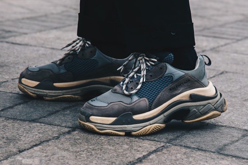 Streetsnaps Moscow Fashion Week 2018 Balenciaga Triple-S Blue White Grey