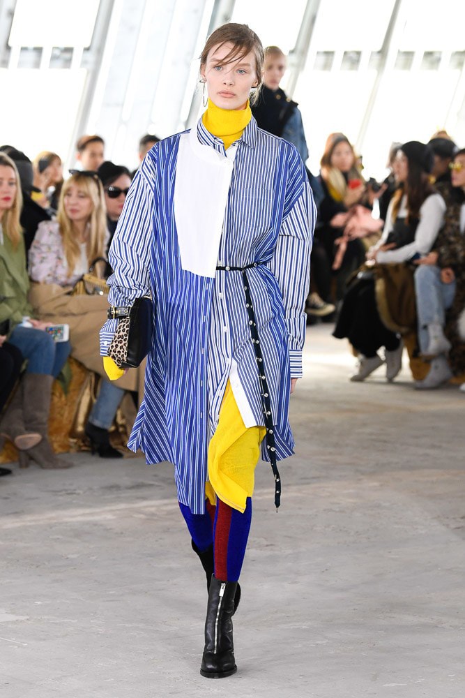 Sacai Fall Winter 2018 Paris Fashion Week Show Collection Collared Shirt Leggings Blue White Red