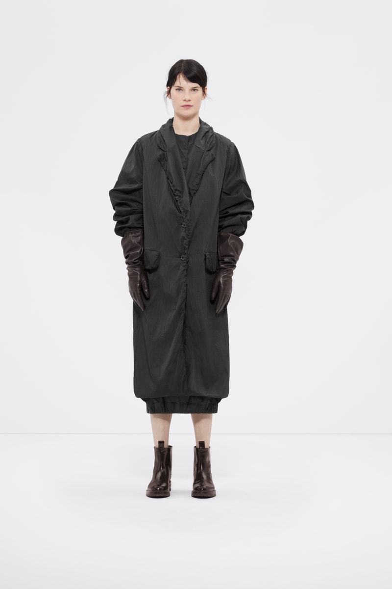 COS Fall/Winter 2018 Minimalist Fashion Lookbook Basics Minimal Simple Scandinavian Style