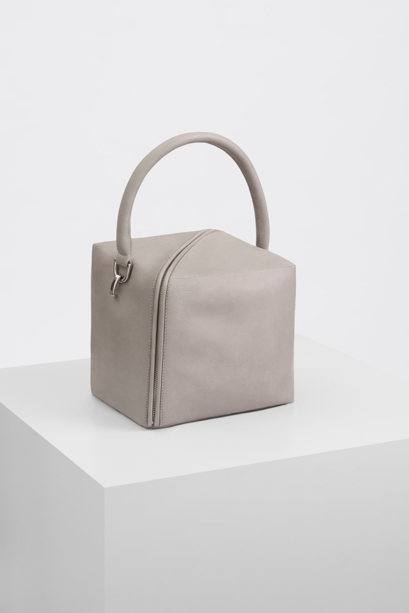 COS Fall/Winter 2018 Minimalist Fashion Lookbook Basics Minimal Simple Scandinavian Style