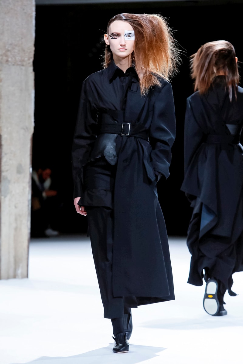 Yohji Yamamoto Fall Winter 2018 Paris Fashion Week Show Collection