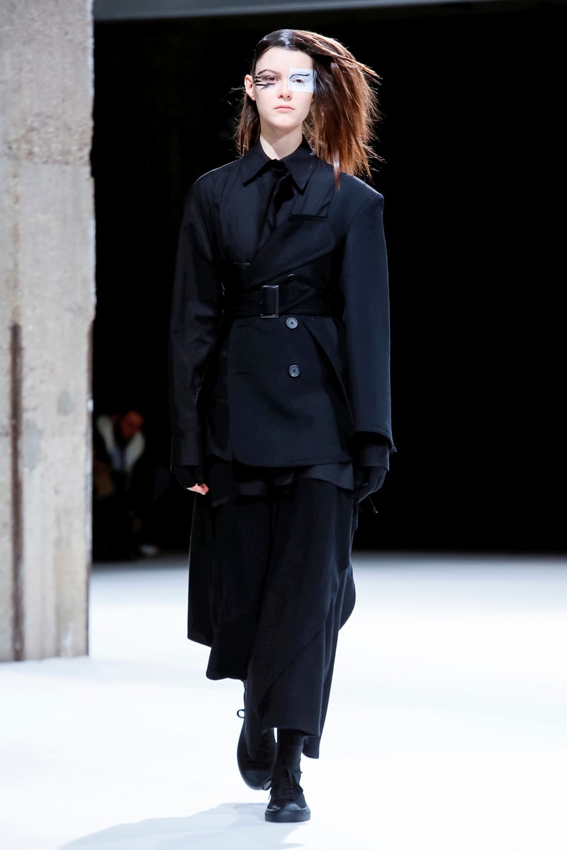 Yohji Yamamoto Fall Winter 2018 Paris Fashion Week Show Collection