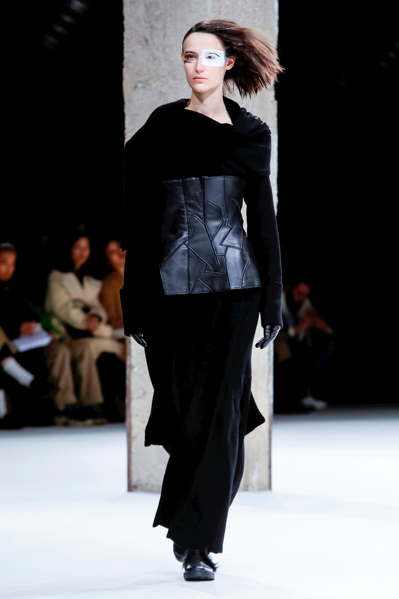 Yohji Yamamoto Fall Winter 2018 Paris Fashion Week Show Collection