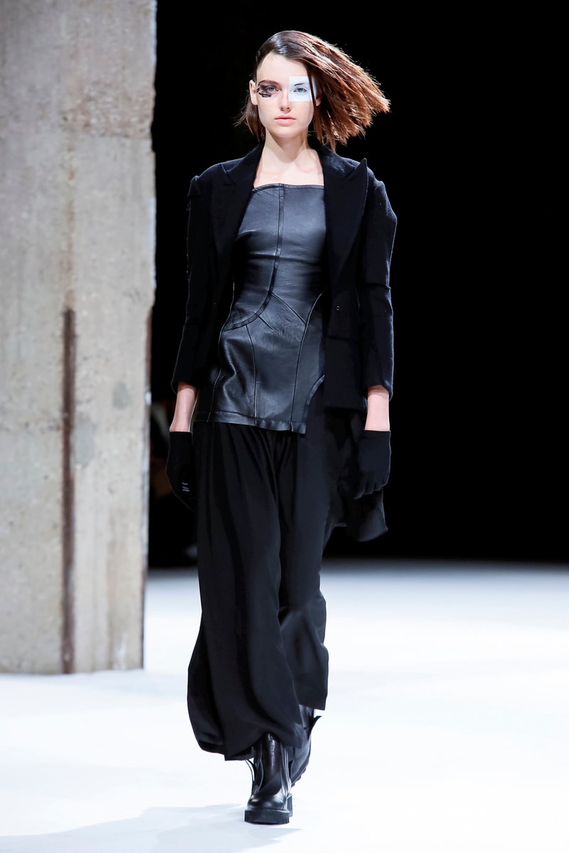 Yohji Yamamoto Fall Winter 2018 Paris Fashion Week Show Collection
