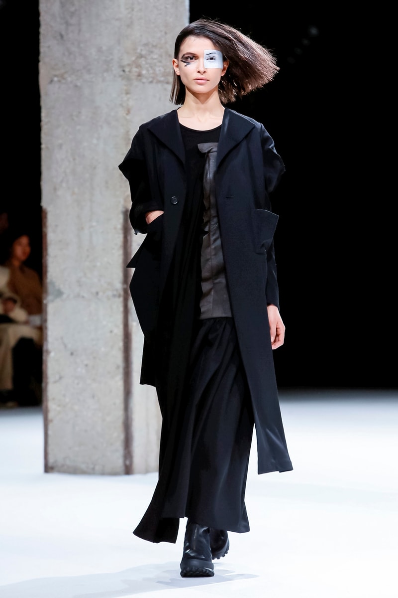 Yohji Yamamoto Fall Winter 2018 Paris Fashion Week Show Collection