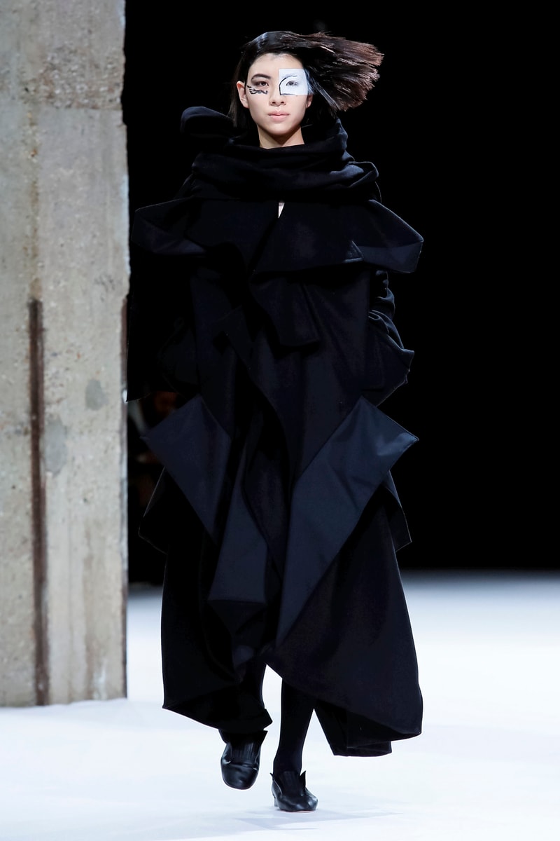 Yohji Yamamoto Fall Winter 2018 Paris Fashion Week Show Collection