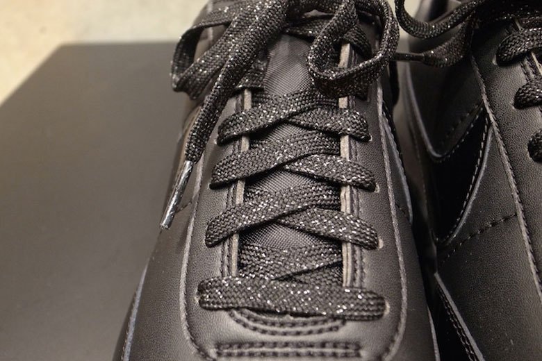 COMME des GARÇONS x Nike Night Track Sneaker CDG Triple Black Silhouette Retro Footwear Glitter