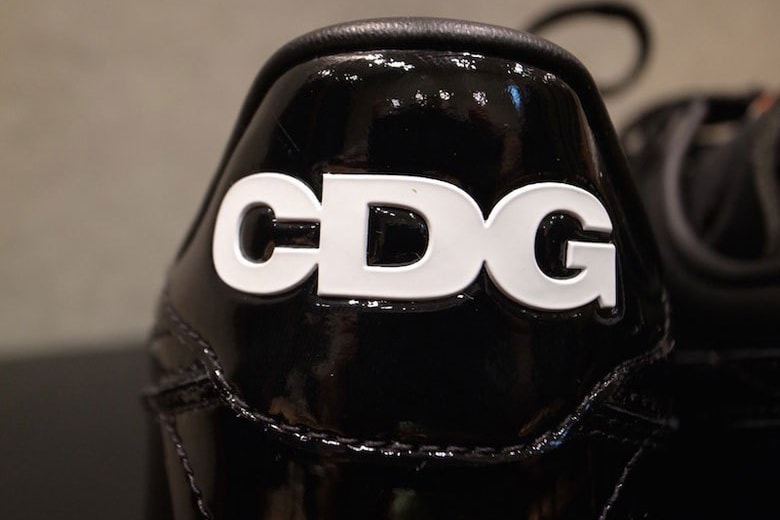 COMME des GARÇONS x Nike Night Track Sneaker CDG Triple Black Silhouette Retro Footwear Glitter