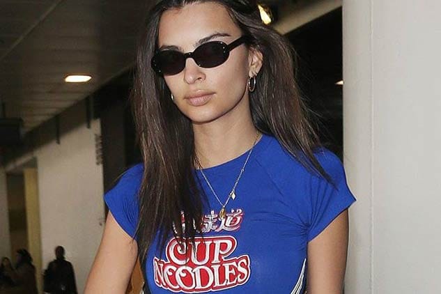 We're Obsessed With Emily Ratajkowski's Cup Noodles T-Shirt