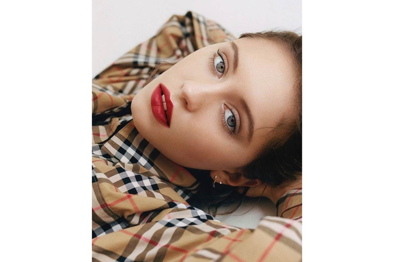 Burberry Iris Law Lip Velvet Crush Military Red