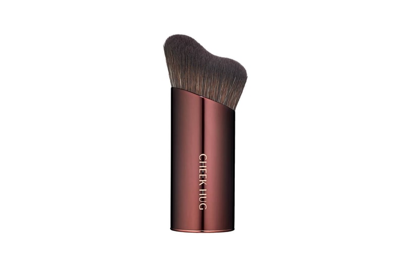 Charlotte Tilbury Cheek Hug Brush
