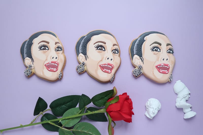 How to Make a Kim Kardashian Kimoji Cookie