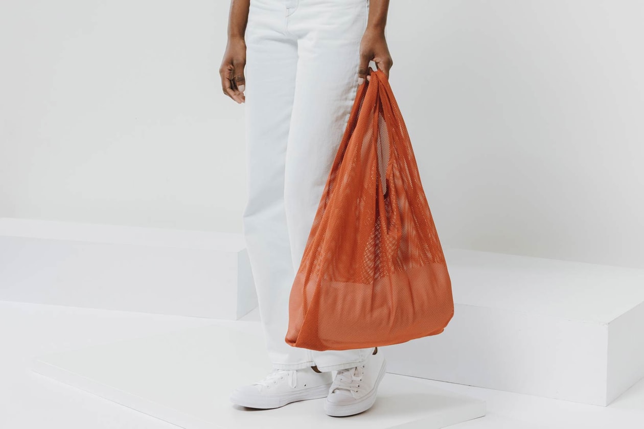 Tokyo Fashion Week 2017 Woman Holding Bags