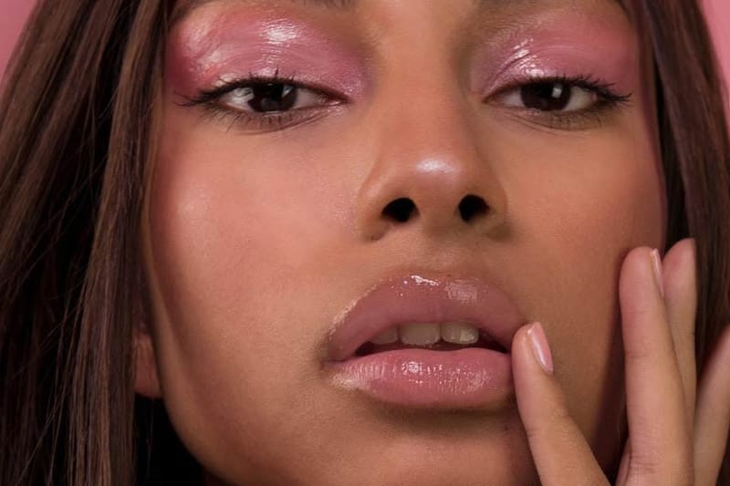 How to Get a Glossy Eyeshadow Look That Lasts All Day