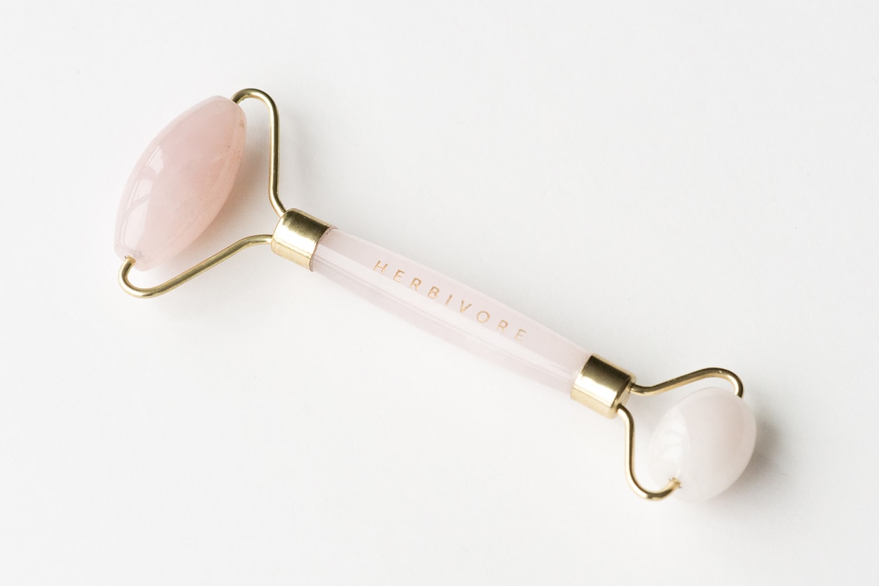 Herbivore Botanicals Rose Quartz Facial Roller Review Face Skincare Millennial Pink Beauty Natural Gemstone