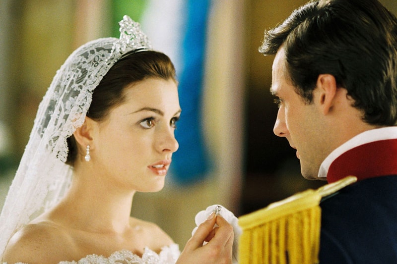Princess Diaries 2 Royal Engagement Still Crown Wedding Dress Anne Hathaway