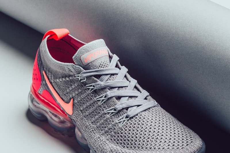 nike air vapormax flyknit 2.0 atmosphere grey crimson pulse