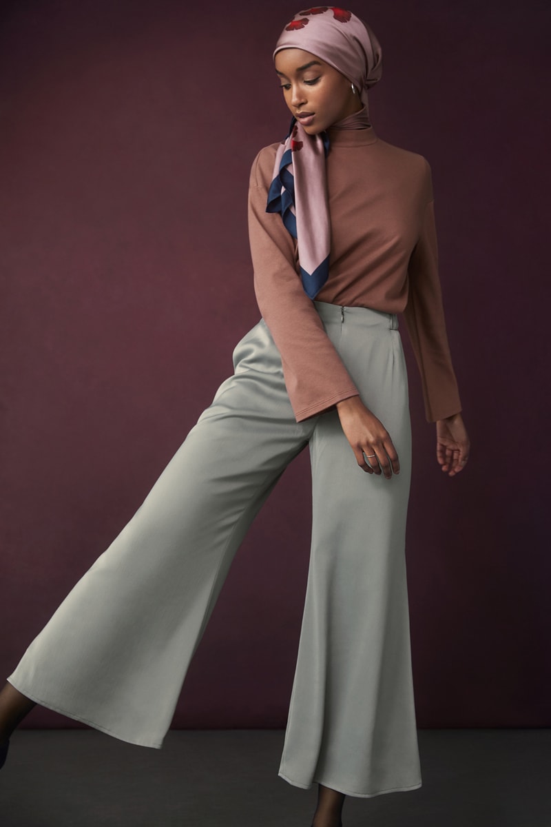 Hana Tajima for Uniqlo Fall/Winter 2018 Collection HPJ Square Print Stole Pink Mock Neck Long Sleeve Tunic Salmon Satin Wide Length Ankle Pants Grey