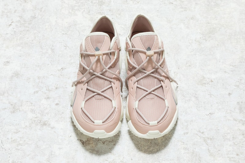 Barney's Reebok Run.r 96 Pink