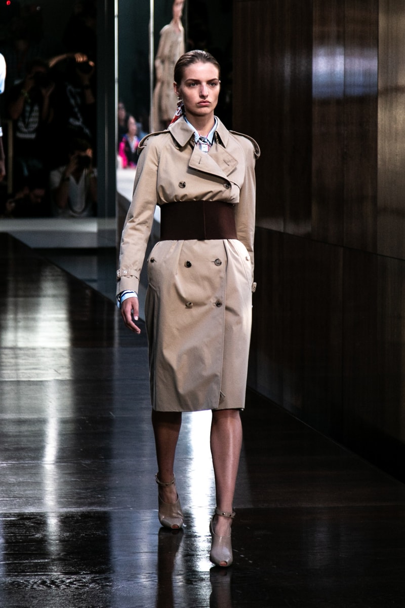 Riccardo Tisci Burberry Debut Runway Show SS19 Trench coat opening belt