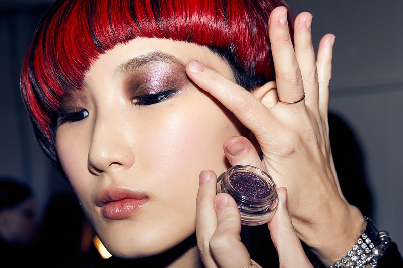 marc jacobs beauty seequins glam glitter eyeshadow makeup fall winter 2018 runway look