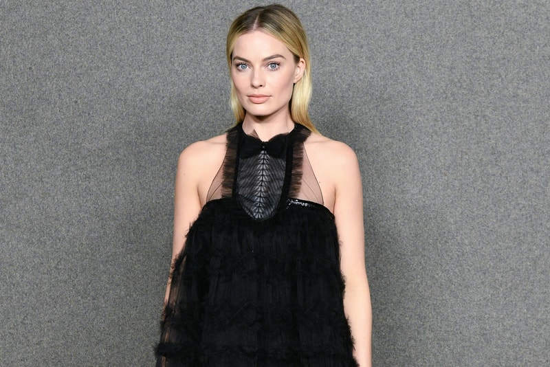 Margot Robbie Chanel Meitiers d'art 2018/19 Show at Metropolitan Museum of Art New York Dress Black