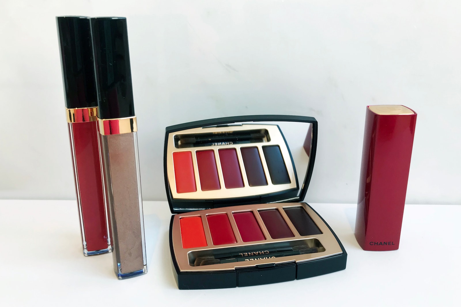 2018 Chanel Beauty Holiday Collection Review Makeup Eyeshadow Highlighter Lipstick Creme Shadow Nailpolish