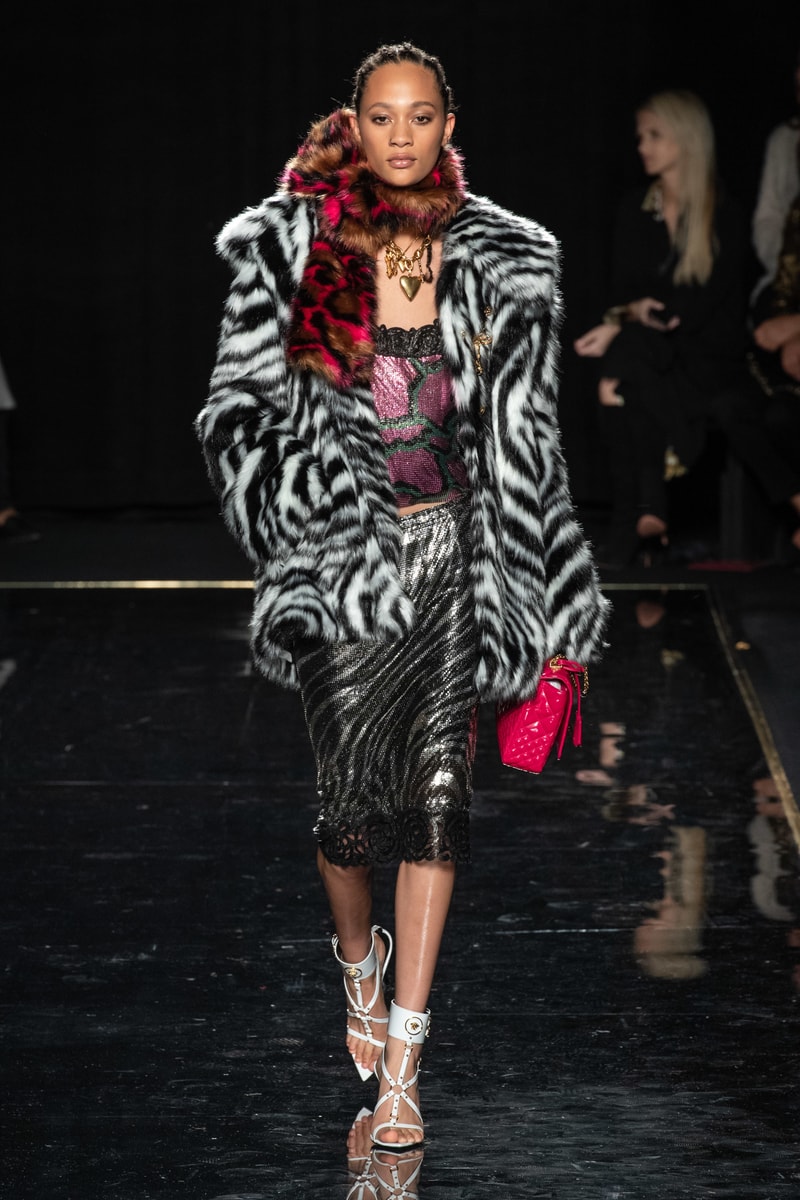Versace Pre-Fall 2019 Runway Fashion Show New York Selena Forrest