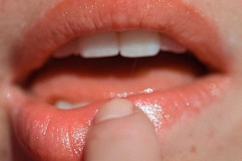 Here Are the 8 Best Natural Teeth Whitening Products for a Brilliant Smile