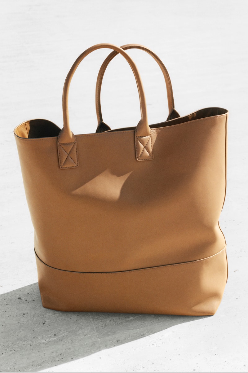 Bottega Veneta Spring 2019 SS19 Campaign Daniel Lee Tyrone Lebon Old Celine Designer tan tote bag
