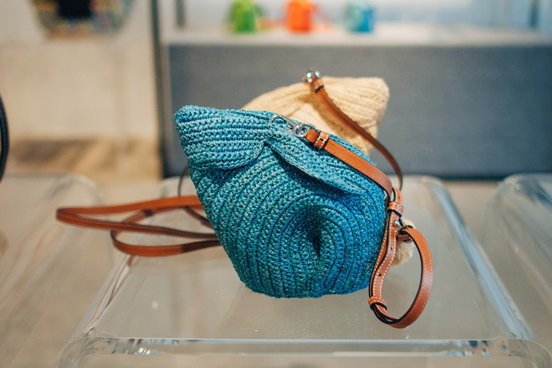 loewe jw anderson closer look ss19 spring summer 2019 puzzle gate hammock handbags