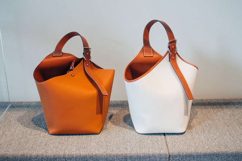 loewe jw anderson closer look ss19 spring summer 2019 puzzle gate hammock handbags