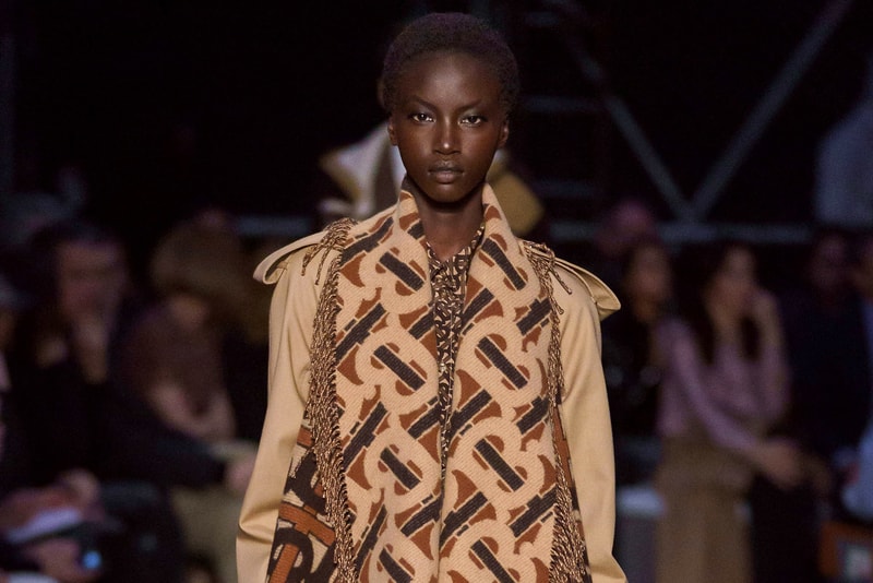 Burberry Riccardo Tisci Fall Winter 2019 London Fashion Week Show Collection Scarf Jacket Tan