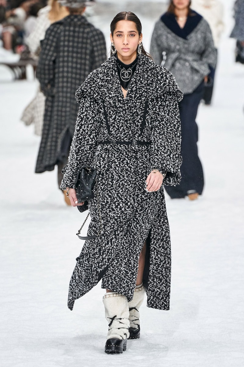 Chanel Pays Homage to Karl Lagerfeld at Paris FW Fashion Week Fall Winter 2019 Show Presentation Invitation Collection Kaia Gerber Cara Delevingne Penelope Cruz