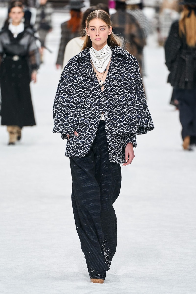 Chanel Pays Homage to Karl Lagerfeld at Paris FW Fashion Week Fall Winter 2019 Show Presentation Invitation Collection Kaia Gerber Cara Delevingne Penelope Cruz