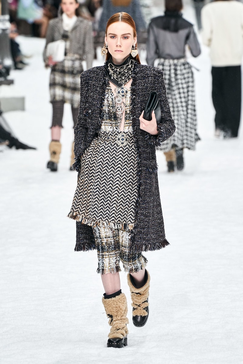 Chanel Pays Homage to Karl Lagerfeld at Paris FW Fashion Week Fall Winter 2019 Show Presentation Invitation Collection Kaia Gerber Cara Delevingne Penelope Cruz