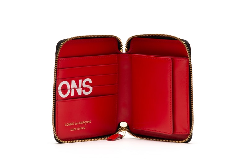 COMME des GARÇONS Red and Black Logo Wallets White Big Print Coin Pouch