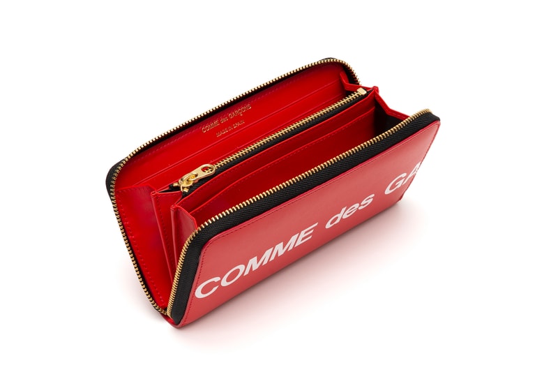 COMME des GARÇONS Red and Black Logo Wallets White Big Print Coin Pouch