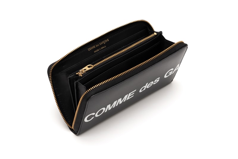 COMME des GARÇONS Red and Black Logo Wallets White Big Print Coin Pouch