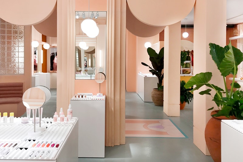 Glossier Miami Pop-Up Store 2019 Interior Emily Weiss Makeup Skincare Fragrance Beauty Cosmetics Pink Millennial Pastel Art Deco Design Mural Jacquie Comrie
