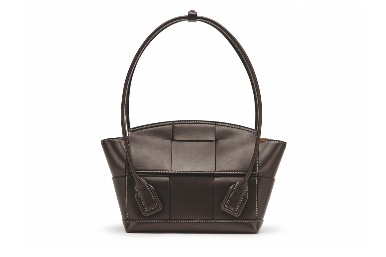 Bottega Veneta Daniel Lee Pre-Fall 2019 The Arco Bag Lookbook Handbag Oversized Large Big Leather 