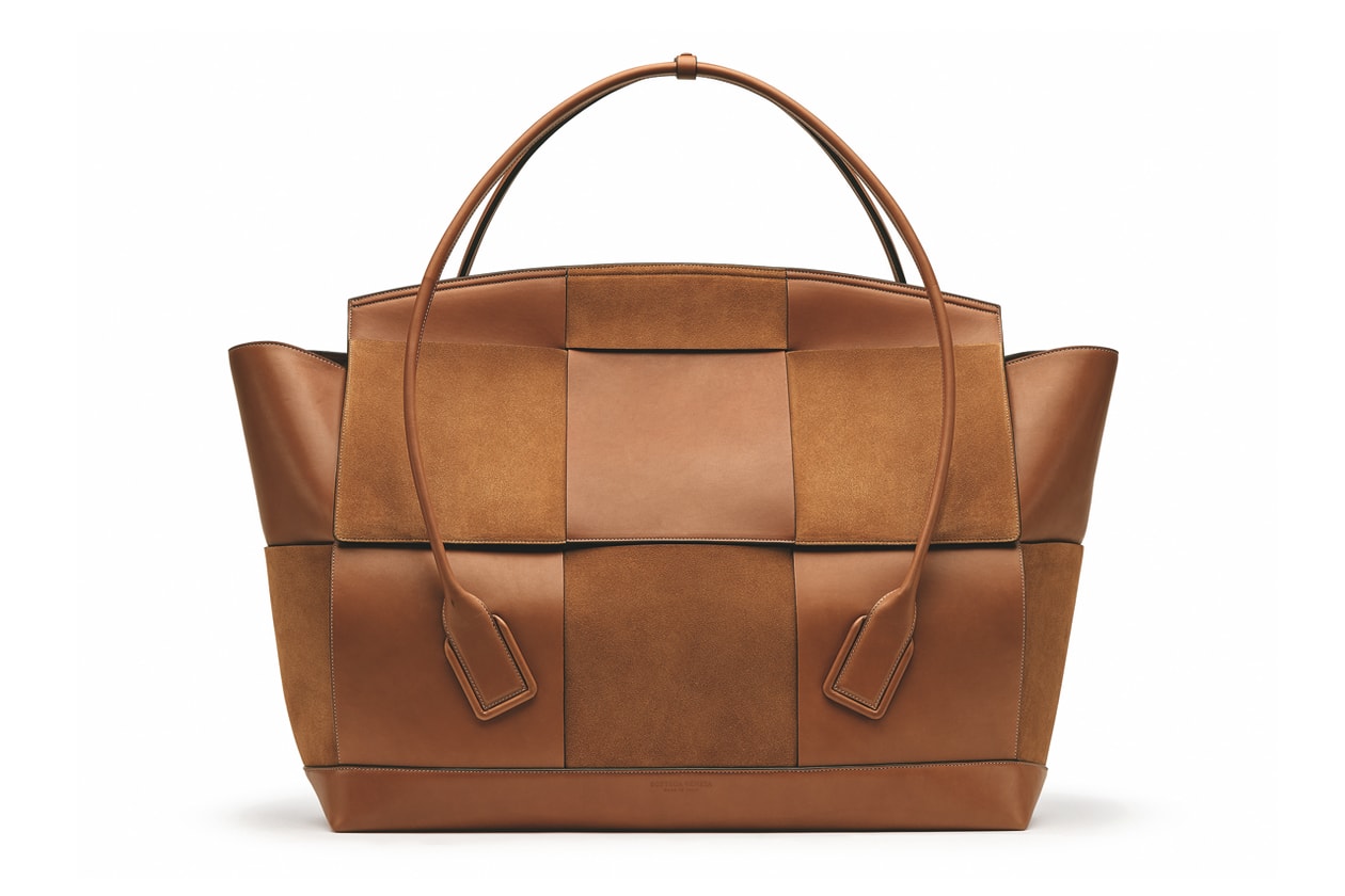Bottega Veneta Daniel Lee Pre-Fall 2019 The Arco Bag Lookbook Handbag Oversized Large Big Leather 