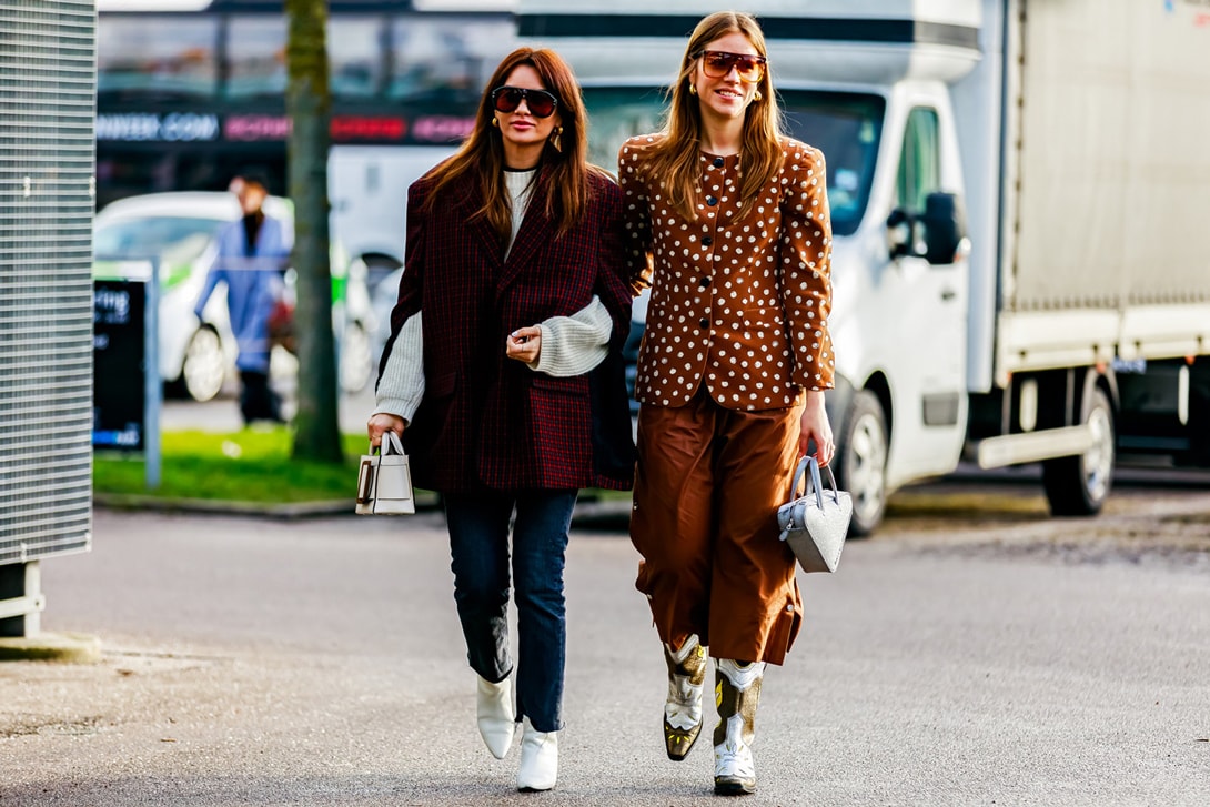 New York Fashion Week Fall Winter 2019 Street Style Sweaters Bags Blue Red