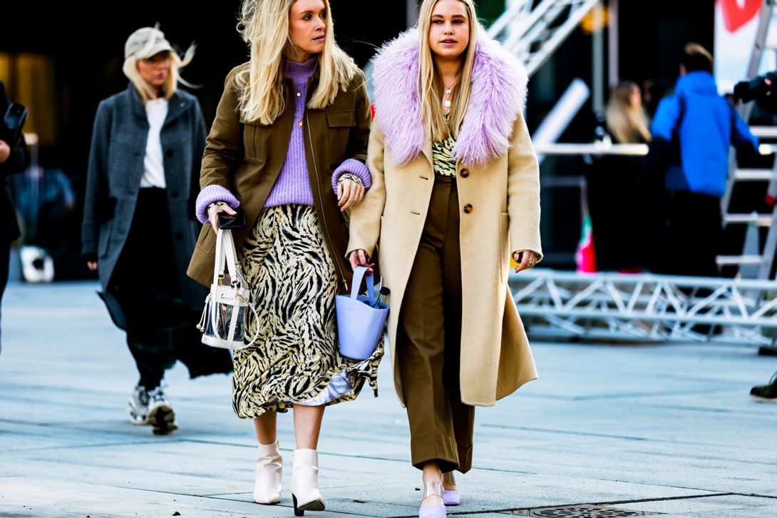 New York Fashion Week Fall Winter 2019 Street Style Sweaters Bags Blue Red