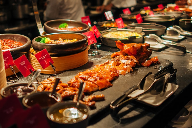 game of thrones drag queen brunch buffet w hotel hong kong all you can eat sansa stark daenerys targaryen arya cersei lannister food dessert seafood lgbtq pride month dj weekend party