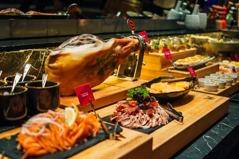 game of thrones drag queen brunch buffet w hotel hong kong all you can eat sansa stark daenerys targaryen arya cersei lannister food dessert seafood lgbtq pride month dj weekend party
