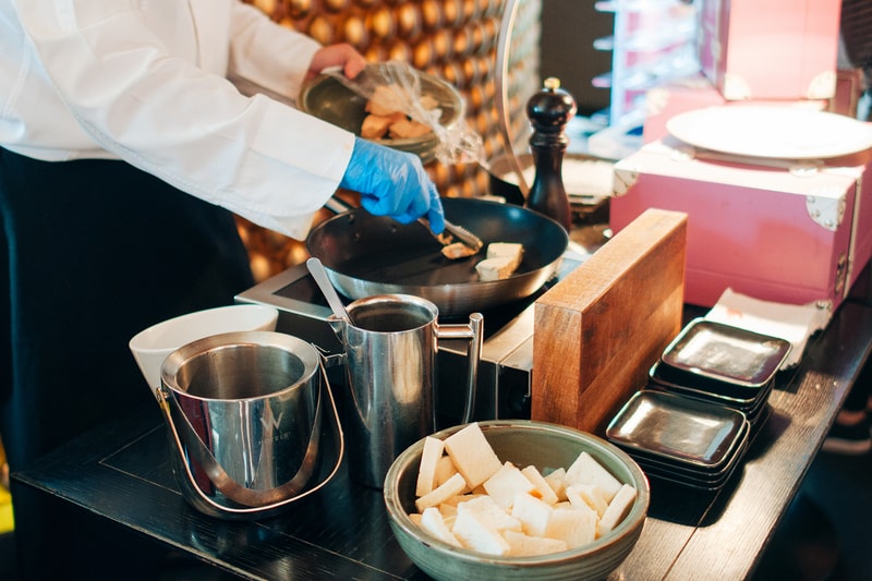 game of thrones drag queen brunch buffet w hotel hong kong all you can eat sansa stark daenerys targaryen arya cersei lannister food dessert seafood lgbtq pride month dj weekend party