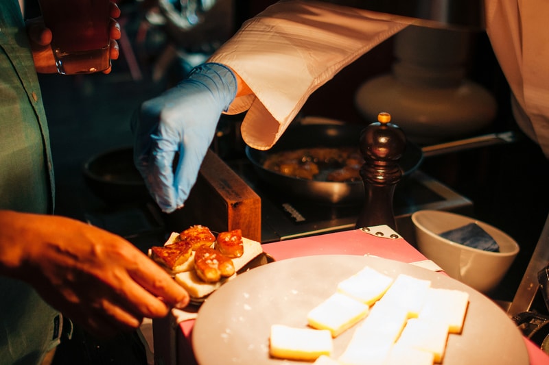game of thrones drag queen brunch buffet w hotel hong kong all you can eat sansa stark daenerys targaryen arya cersei lannister food dessert seafood lgbtq pride month dj weekend party