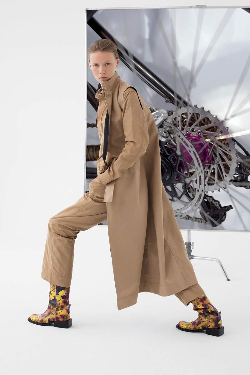 GANNI Pre-Spring 2020 Collection Lookbook Beige Khaki Tan Taupe Sand Trench Coat Jacket Silk Scarf Hat Beret 