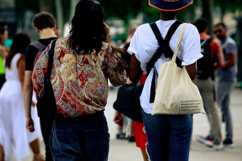 Paris Fashion Week Men's Spring Summer 2020 Street Style Shirt White Bag Tan